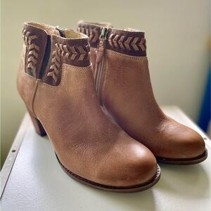 Olukai Kamahoi Womens Boots size 8